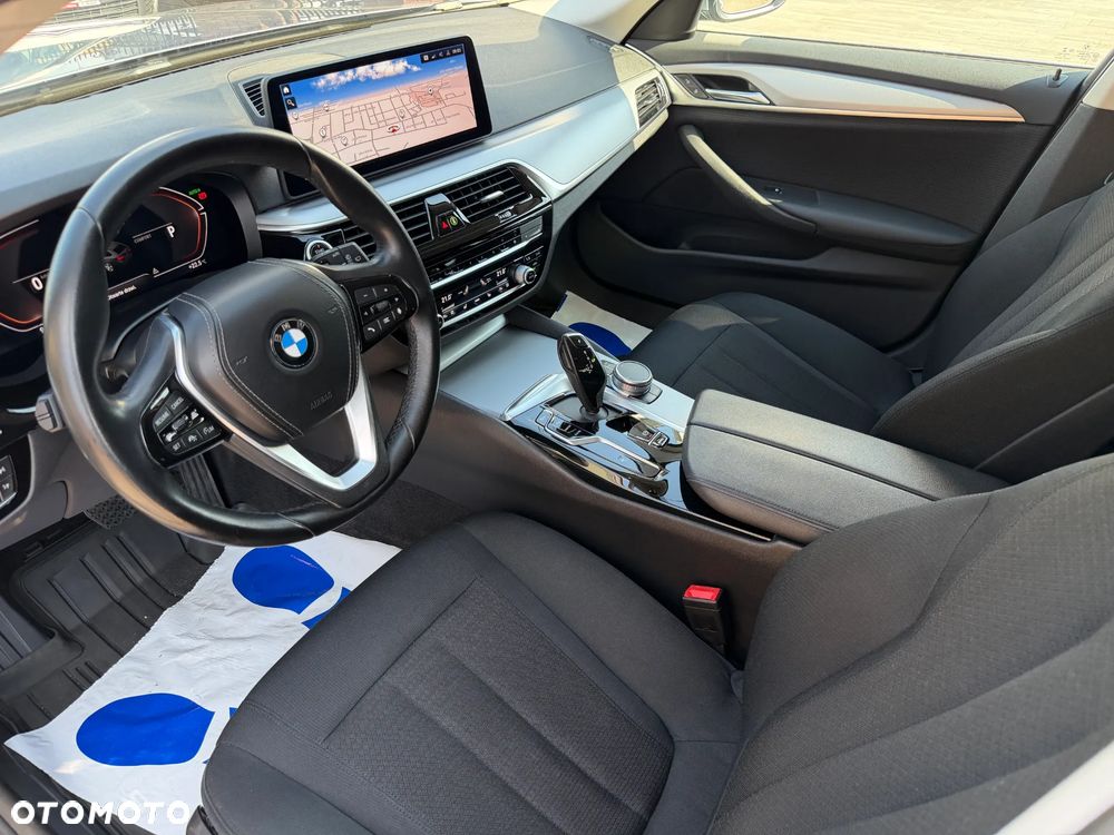 BMW Seria 5 520d mHEV - 8