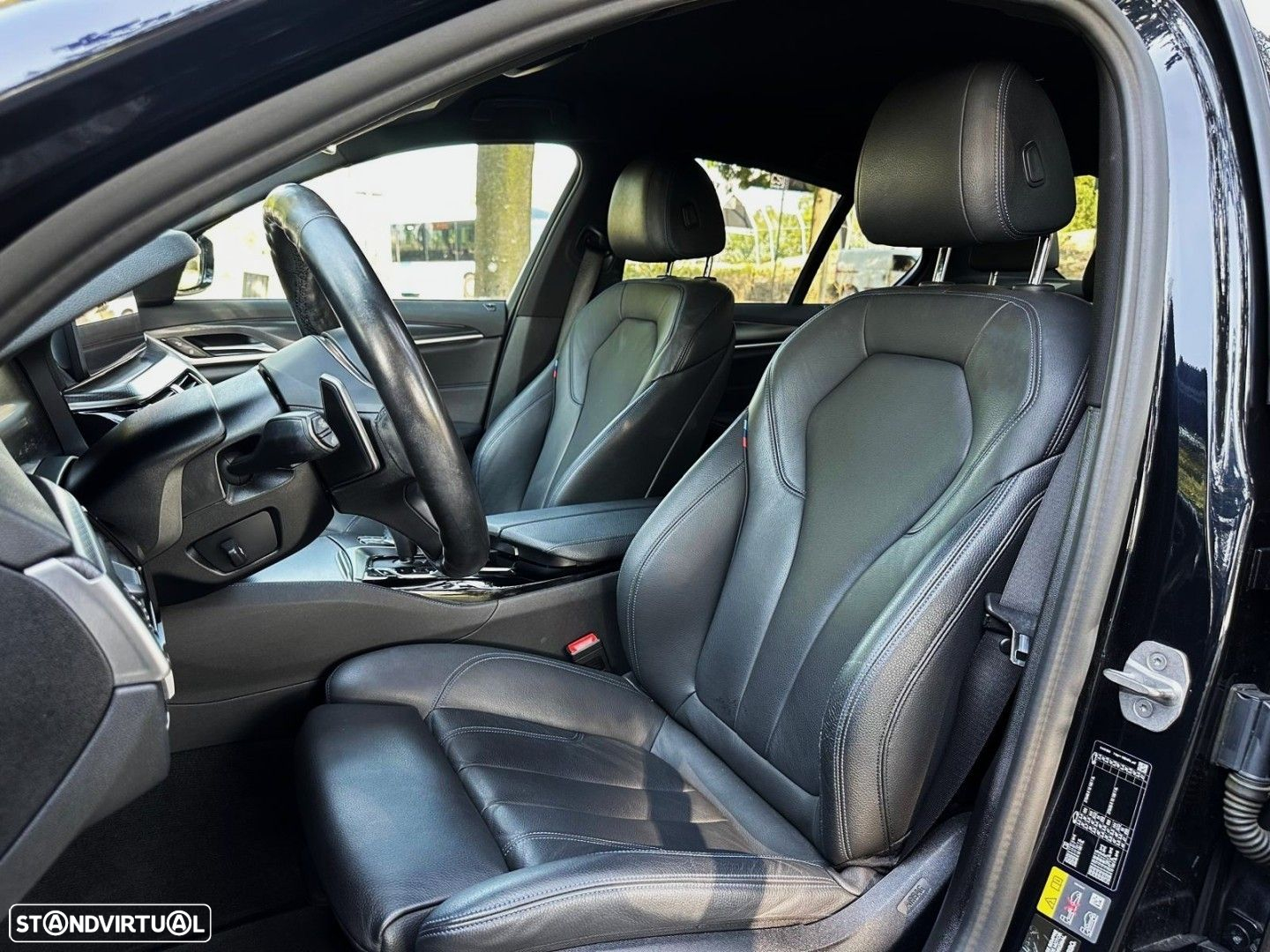 BMW 530 e Pack M - 12