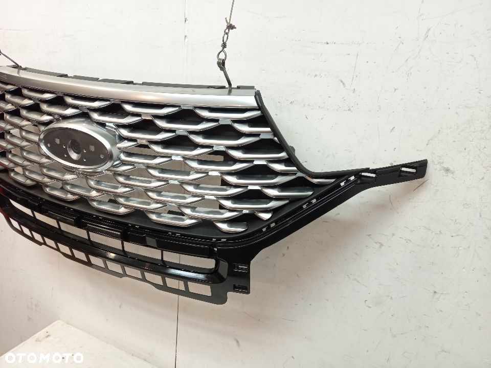 Ford Explorer VI 4 PHEV grill atrapa Platinum ST-Line - 2