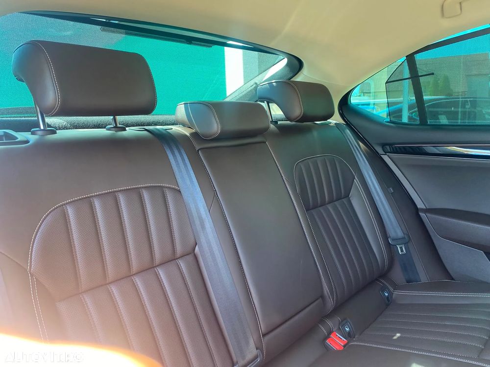 Skoda Superb 2.0 TDI DSG Laurin & Klement - 14