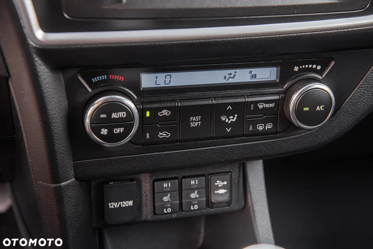 Toyota Auris 1.6 Premium Comfort - 23