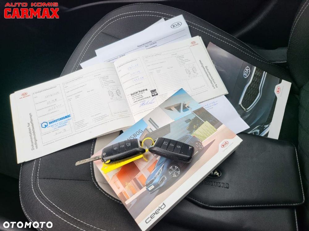 Kia Ceed - 33