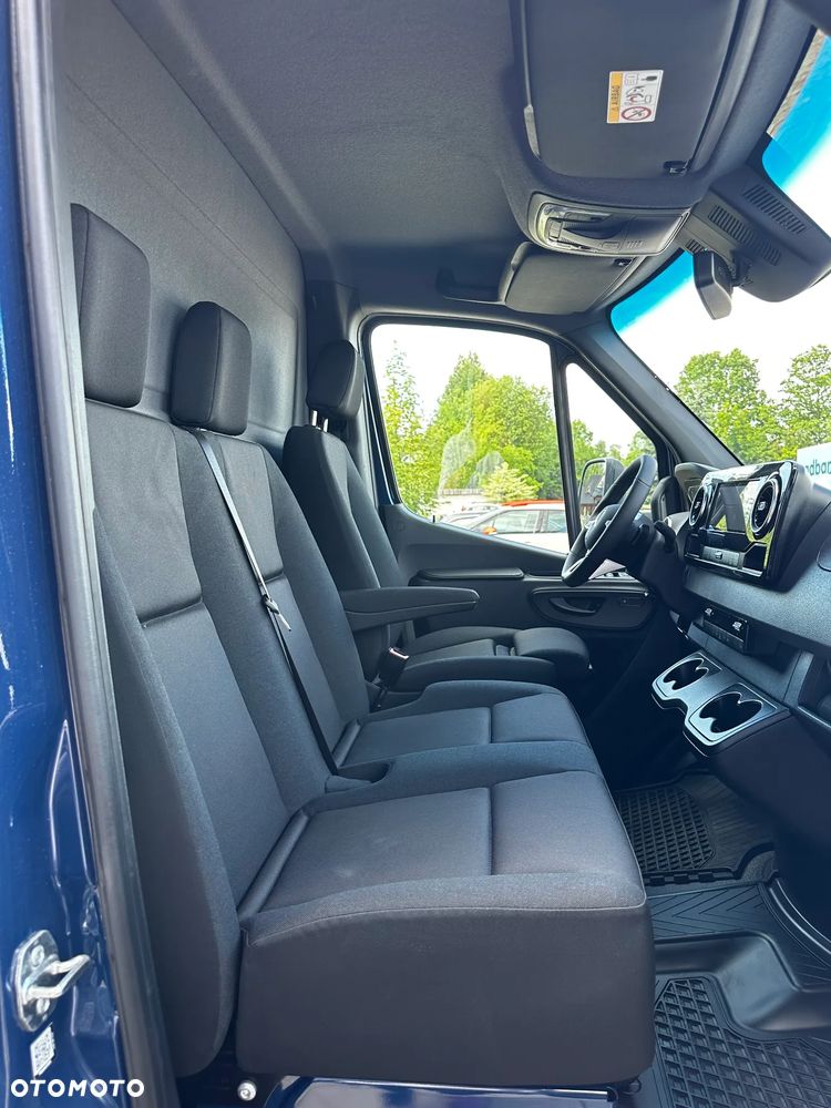 Mercedes-Benz Sprinter 319 CDI Pro długi 4x4 z zabudową skrzyniową - 30