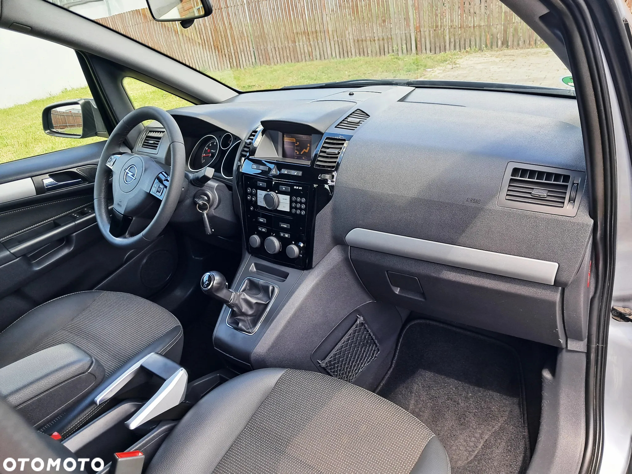 Opel Zafira 1.8 Cosmo - 9