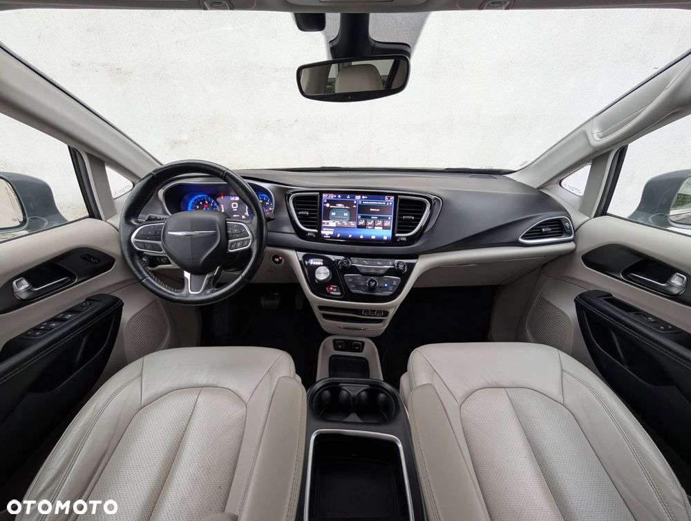 Chrysler Pacifica - 8