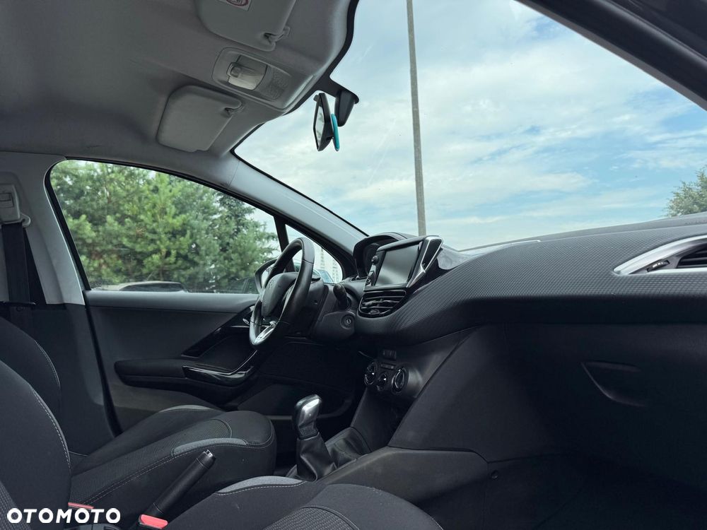 Peugeot 208 - 5