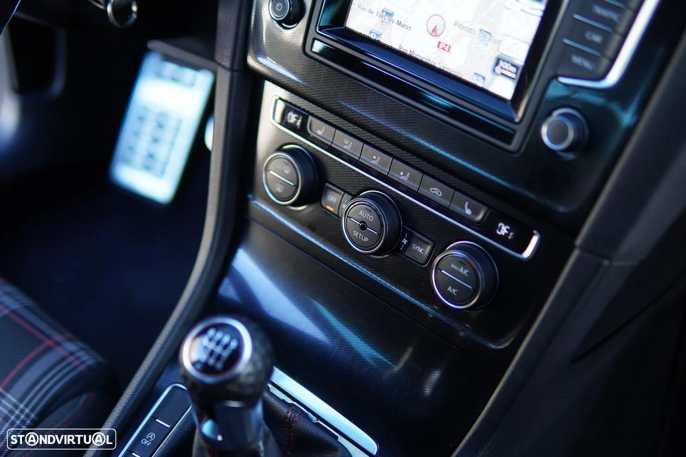 VW Golf GTI Performance BlueMotion - 53