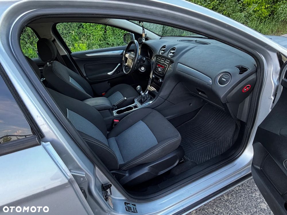 Ford Mondeo 1.8 TDCi Ambiente - 9