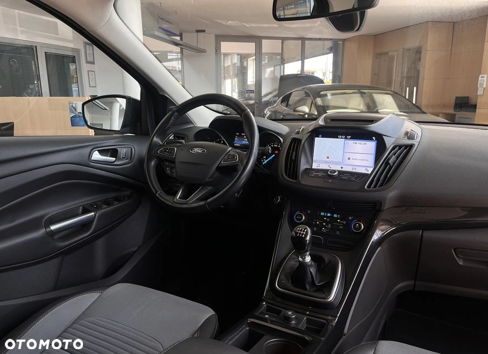 Ford Kuga 2.0 TDCi 2x4 Titanium - 24