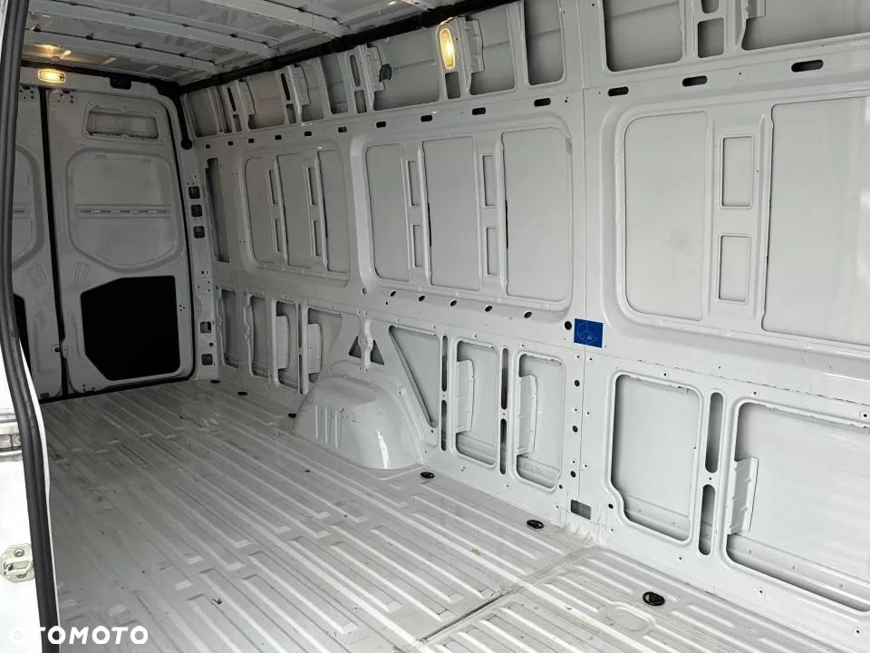 Mercedes-Benz Sprinter - 21