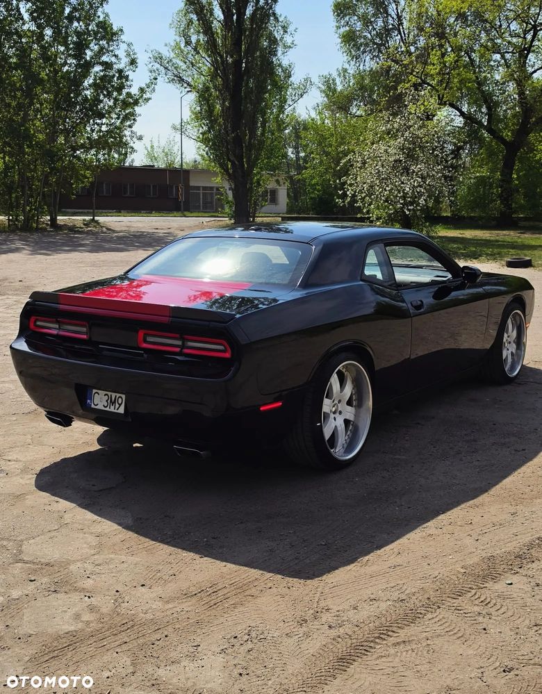 Dodge Challenger - 4