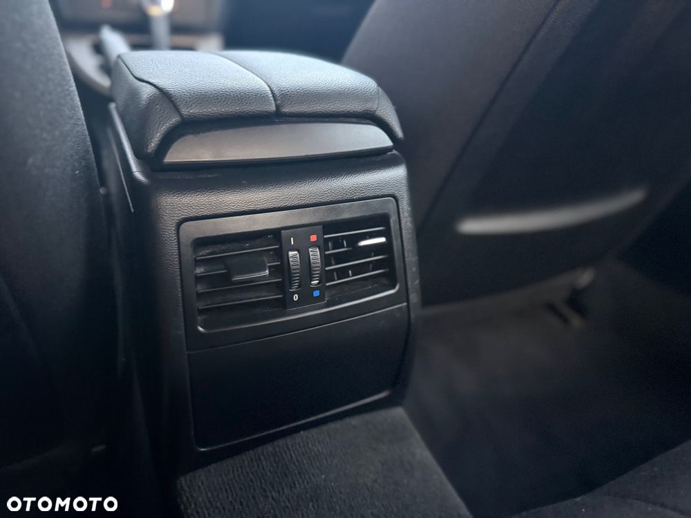 BMW Seria 3 320i Edition Exclusive - 26