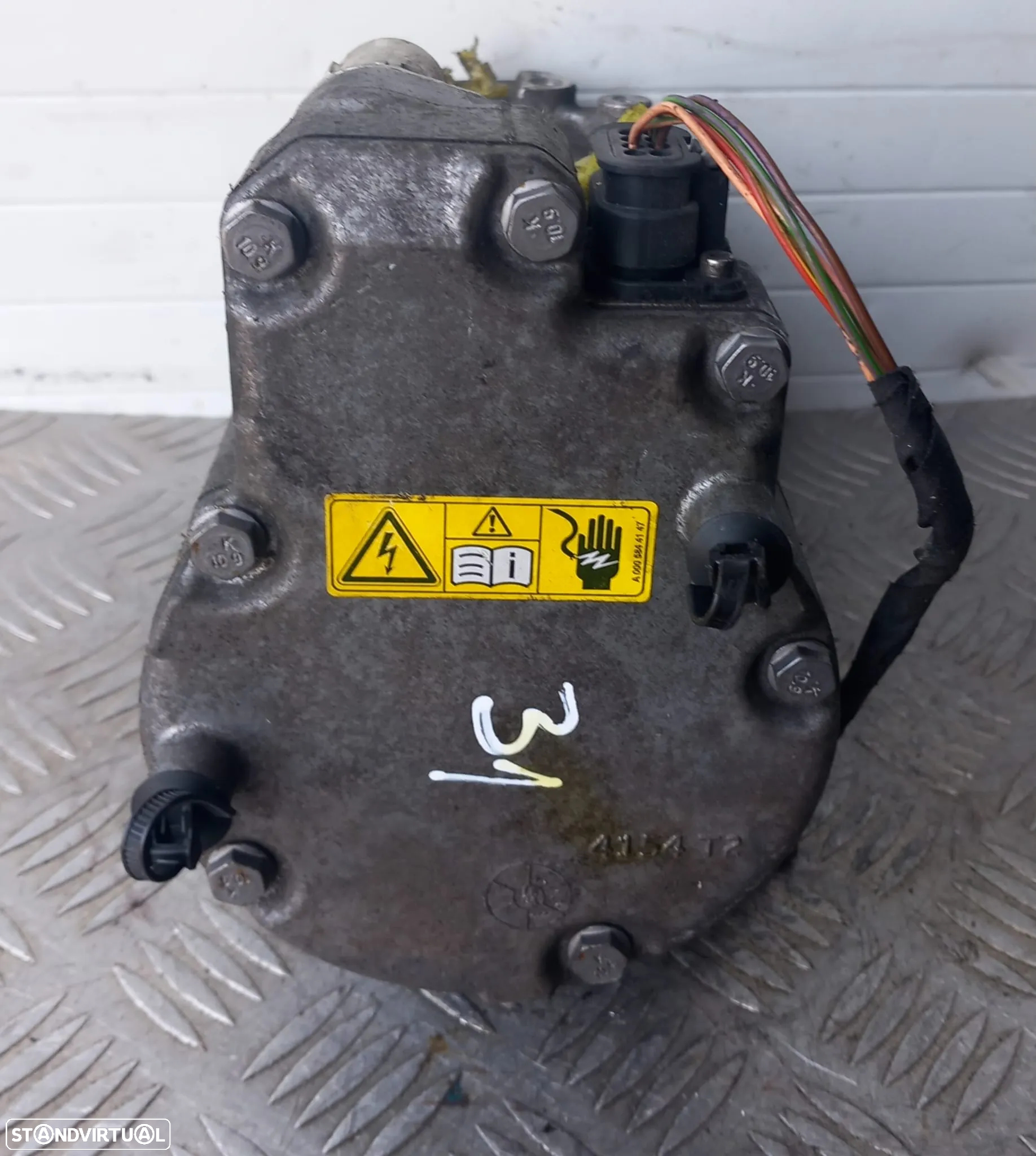 Compressor Ar Condicionado Mercedes W205 C220 CDI Ref: A0008301901/651921 - 2