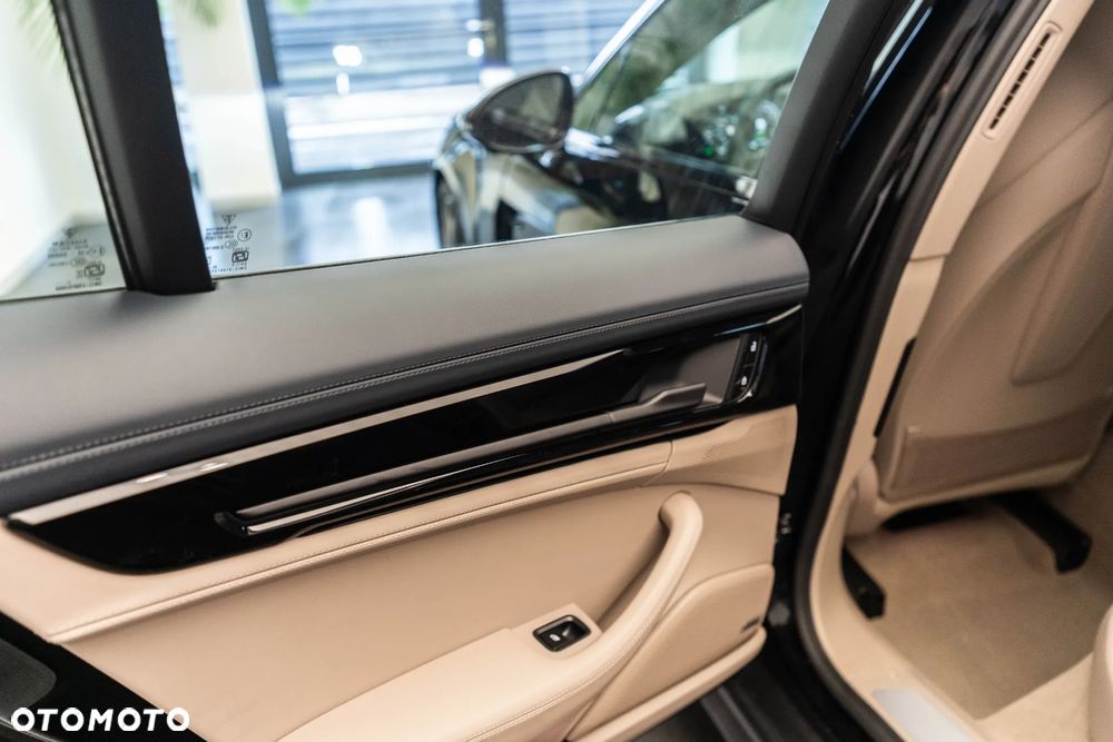 Porsche Panamera 4 E-Hybrid PHEV - 32