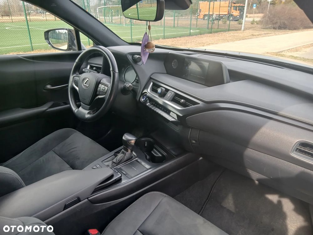 Lexus UX - 14