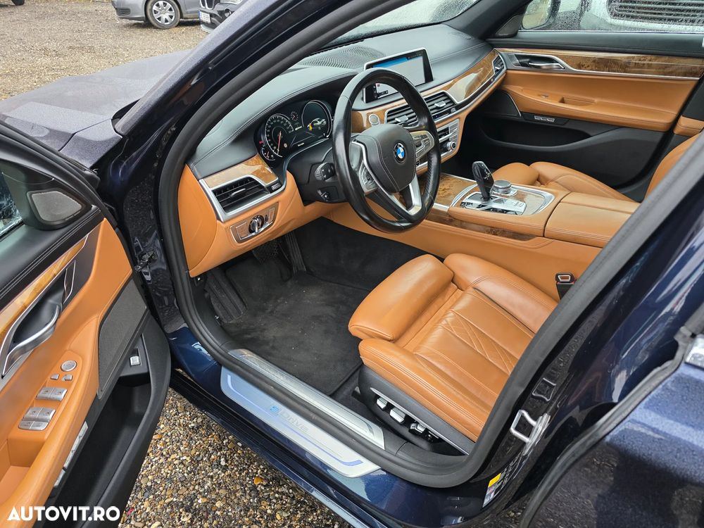BMW Seria 7 740e iPerformance - 6