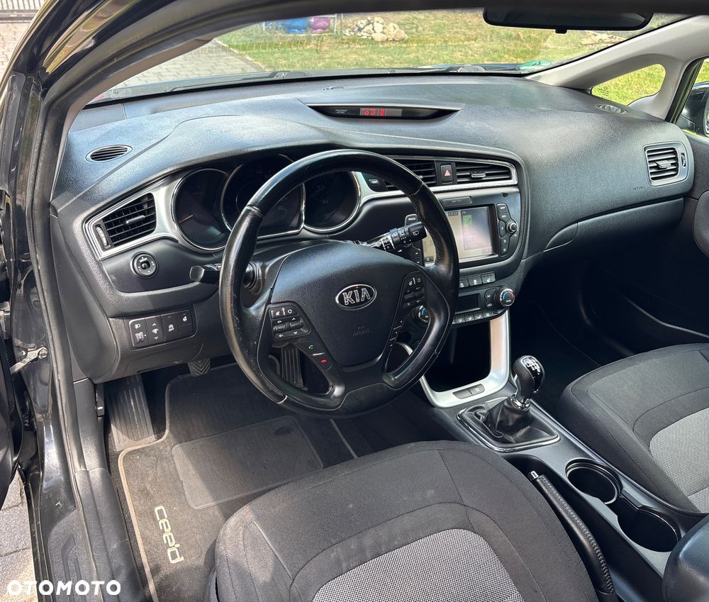 Kia Ceed 1.6 CRDi 136 ISG Dream-Team Edition - 29