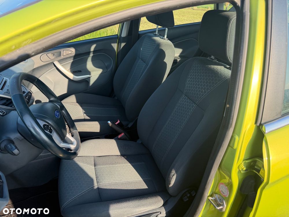 Ford Fiesta 1.3 Ghia - 11