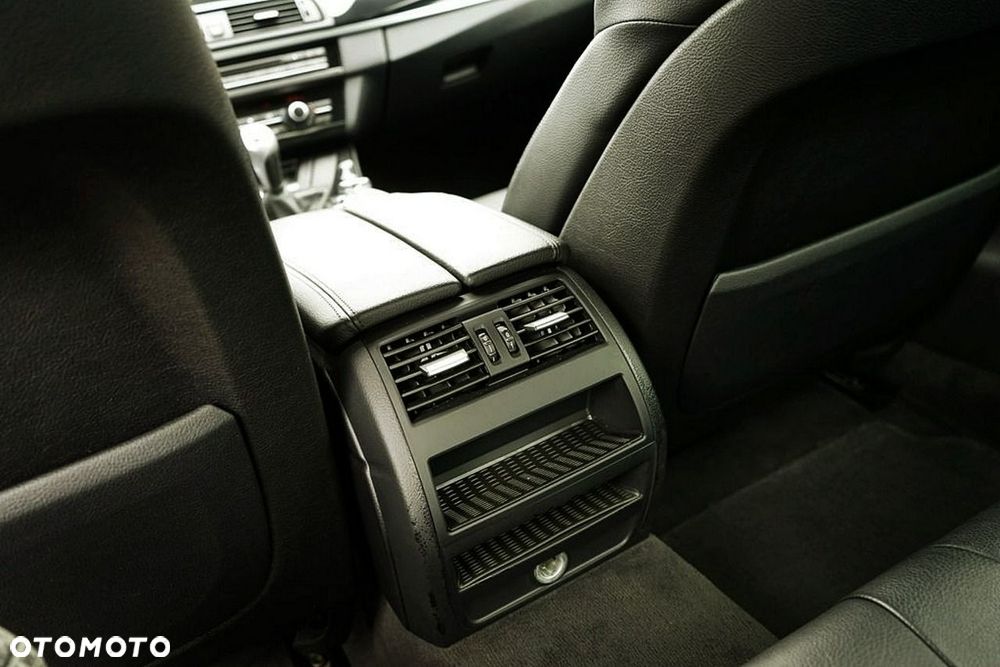 BMW Seria 5 525d - 25
