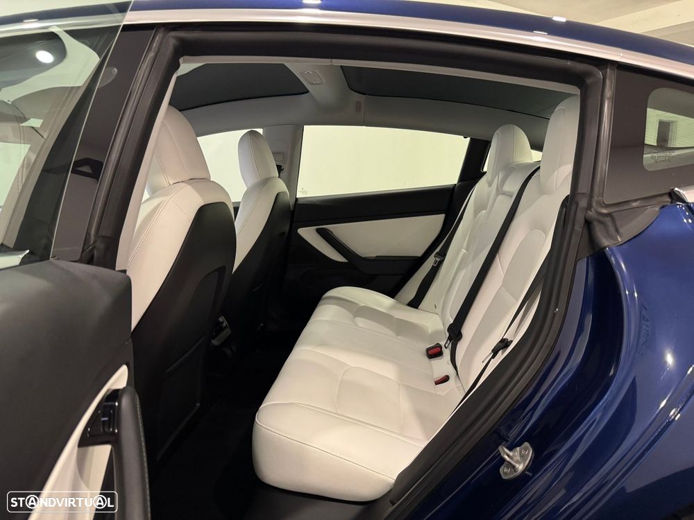 Tesla Model 3 Long-Range Dual Motor AWD - 32