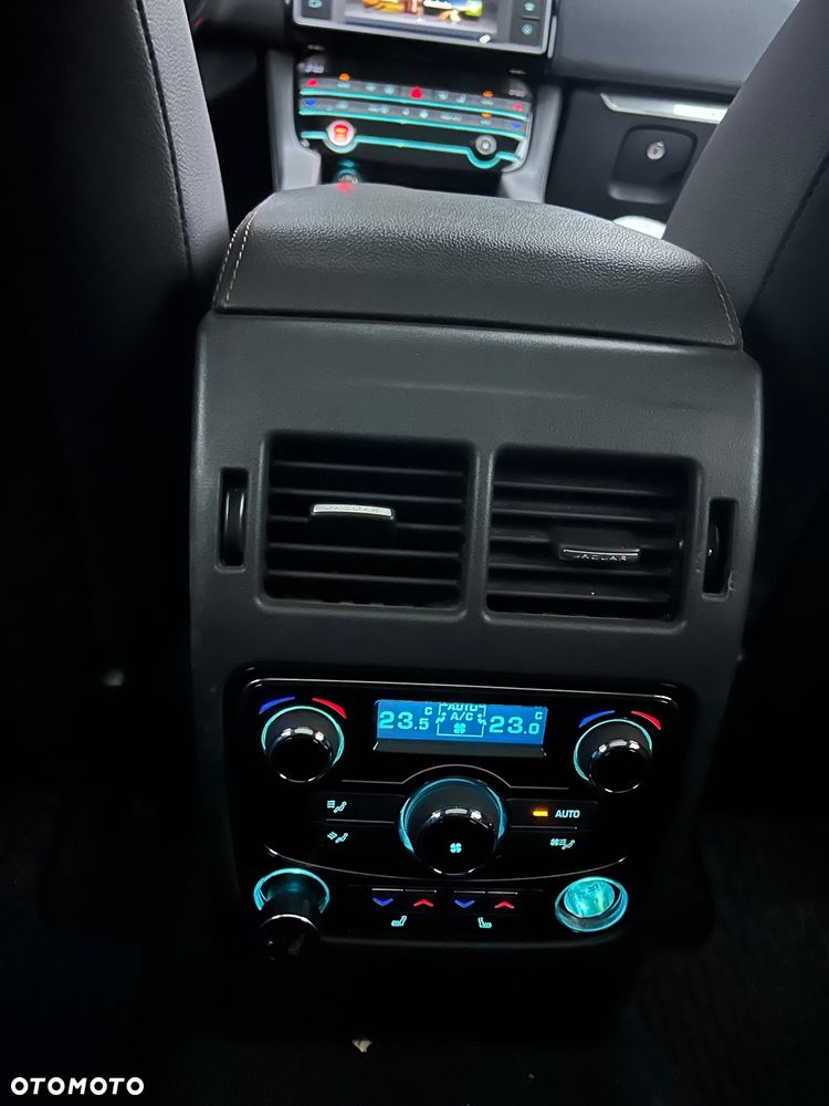 Jaguar F-Pace 2.0 i4D AWD Prestige - 11