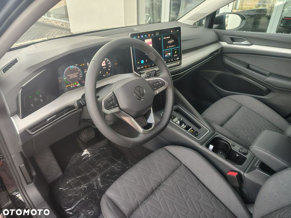 Volkswagen Golf - 8