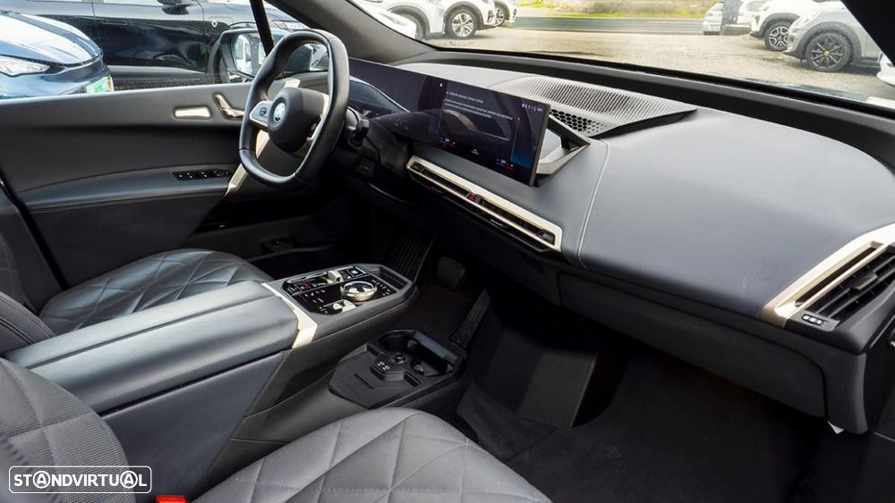 BMW iX xDrive 40 Pack Desportivo - 23