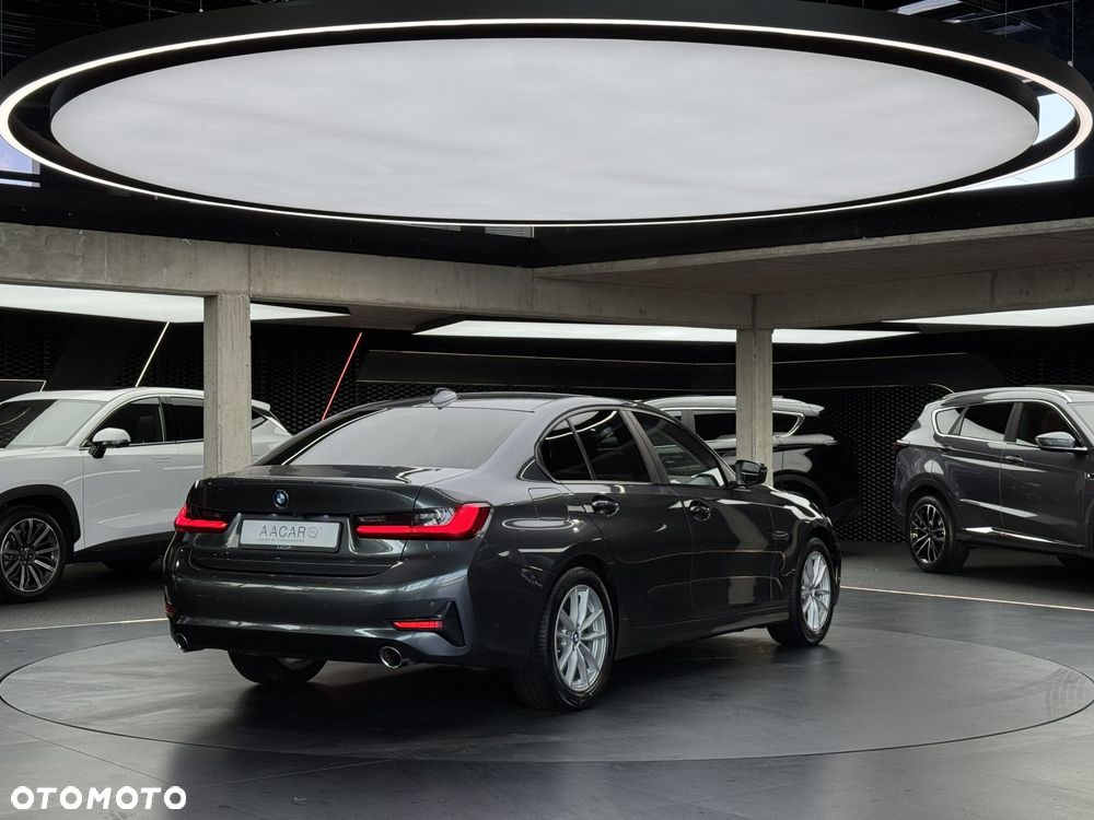 BMW Seria 3 318i - 6