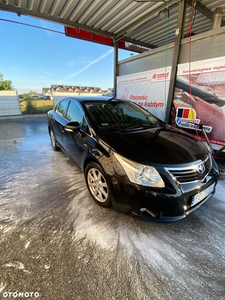 Toyota Avensis 2.2 D-4D Sol - 2