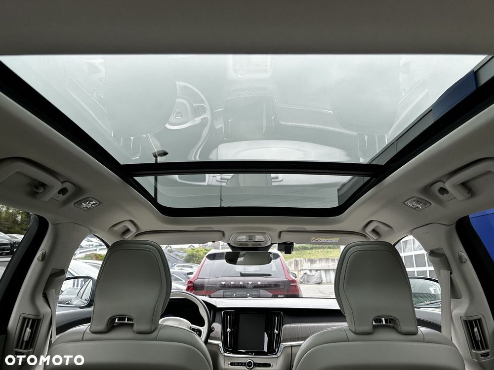 Volvo V90 Cross Country - 36