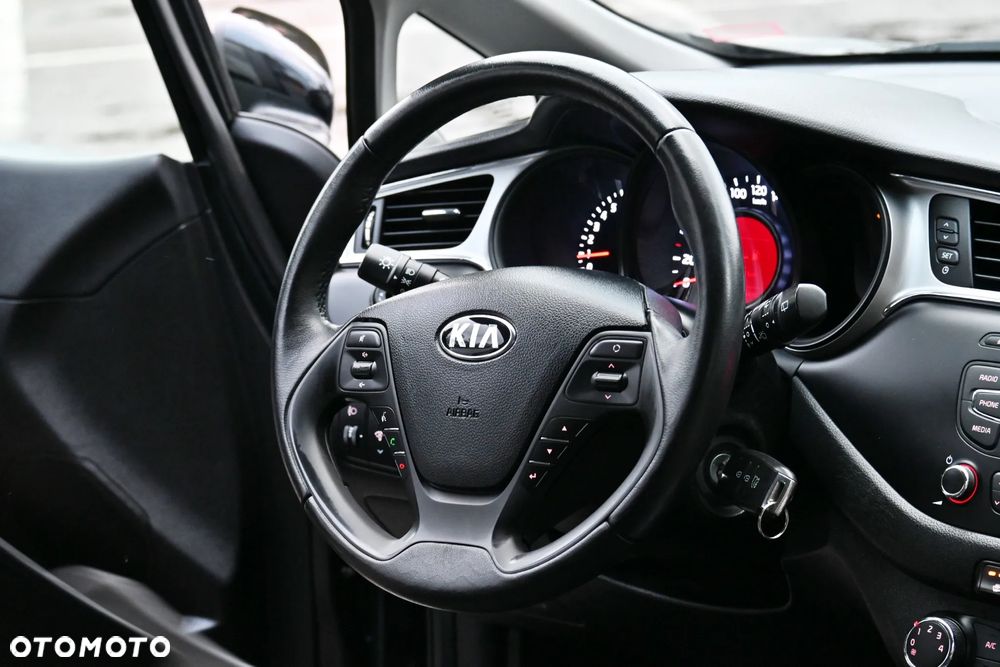 Kia Ceed 1.4 CVVT Dream-Team Edition - 24