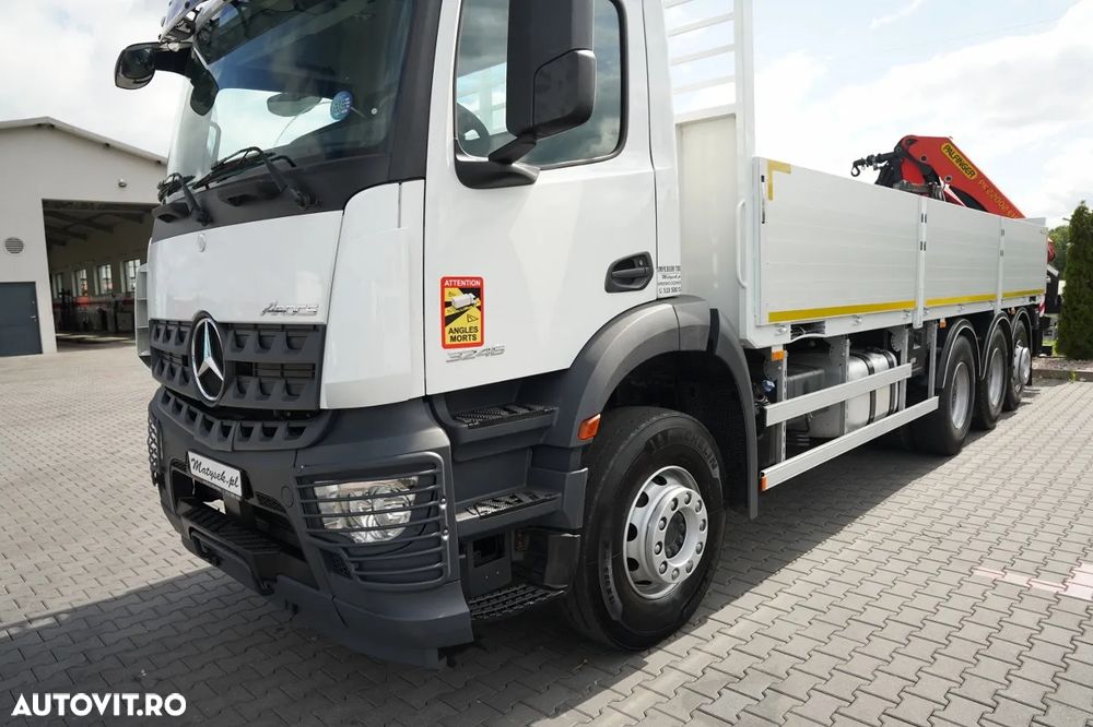 Mercedes-Benz AROCS 3246 / TRIDEM / 8X4 / LIVRARE - 7,3 M / PODEA REZISTENTĂ / Cuplaj PALFINGER PK 22 002 / Rază de acțiune: 14,5 / FURCĂ PENTRU PALEȚI / - 14