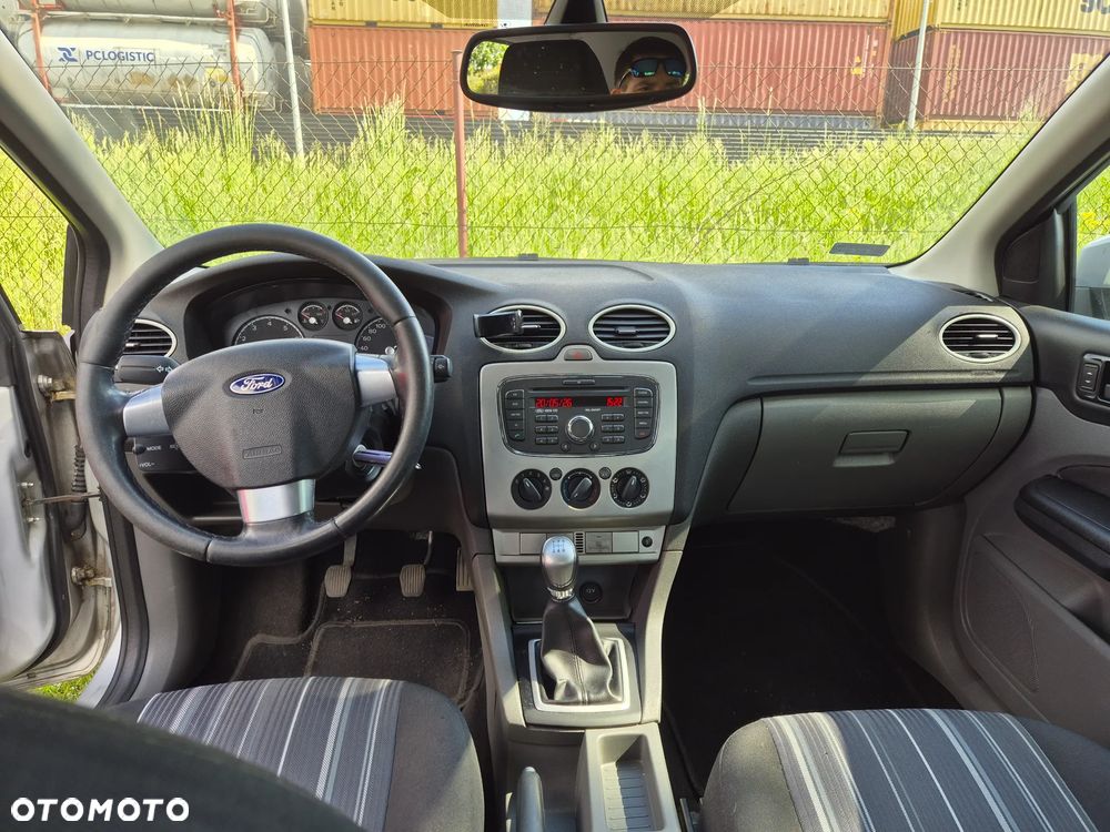 Ford Focus 1.6 Trend - 9