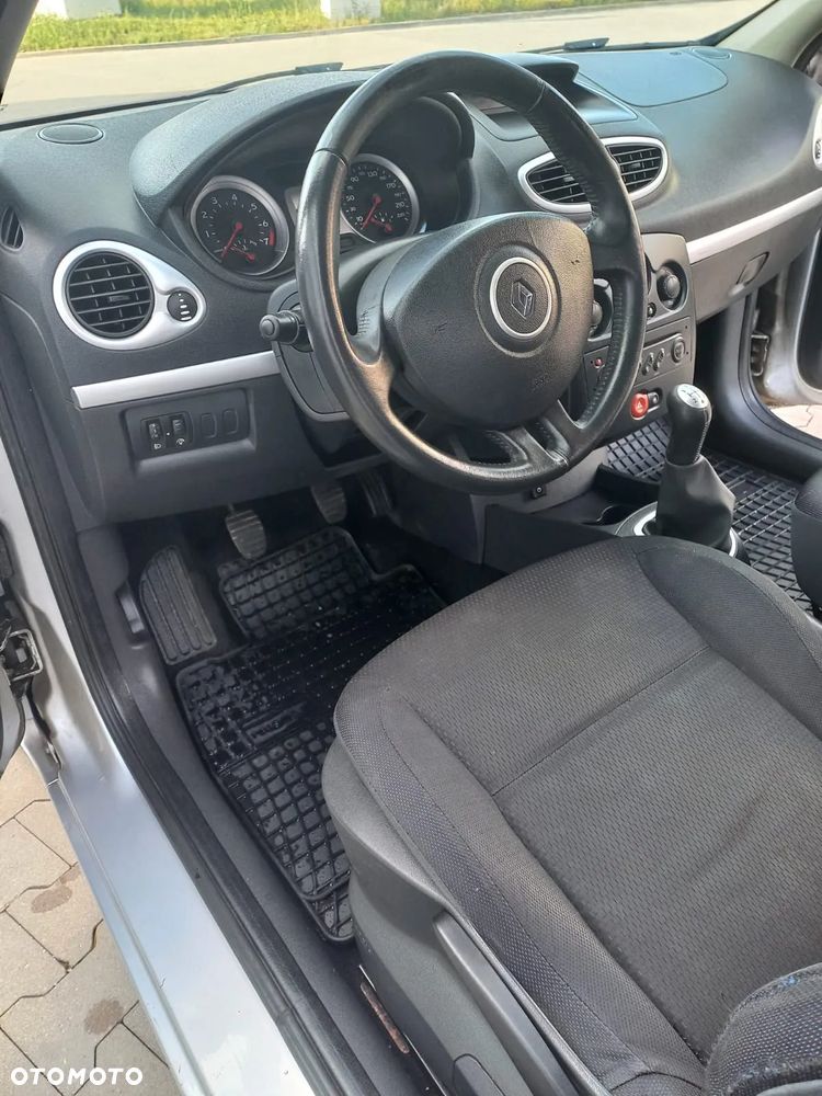 Renault Clio - 26