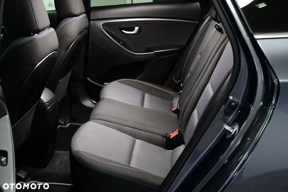 Hyundai i30 blue Kombi 1.6 CRDi DCT Passion - 20
