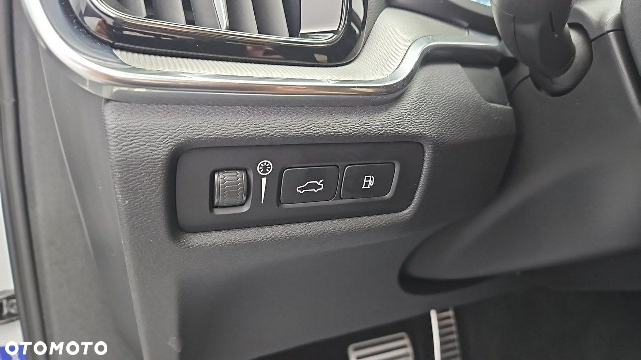 Volvo V60 T8 AWD Plug-In Hybrid R-Design - 17