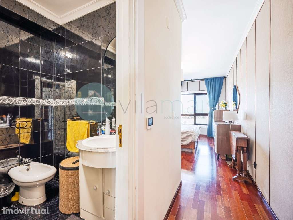 T2 à Venda na Areosa, Porto | Renovado, Garagem e Vista Mar - Grande imagem: 3/24