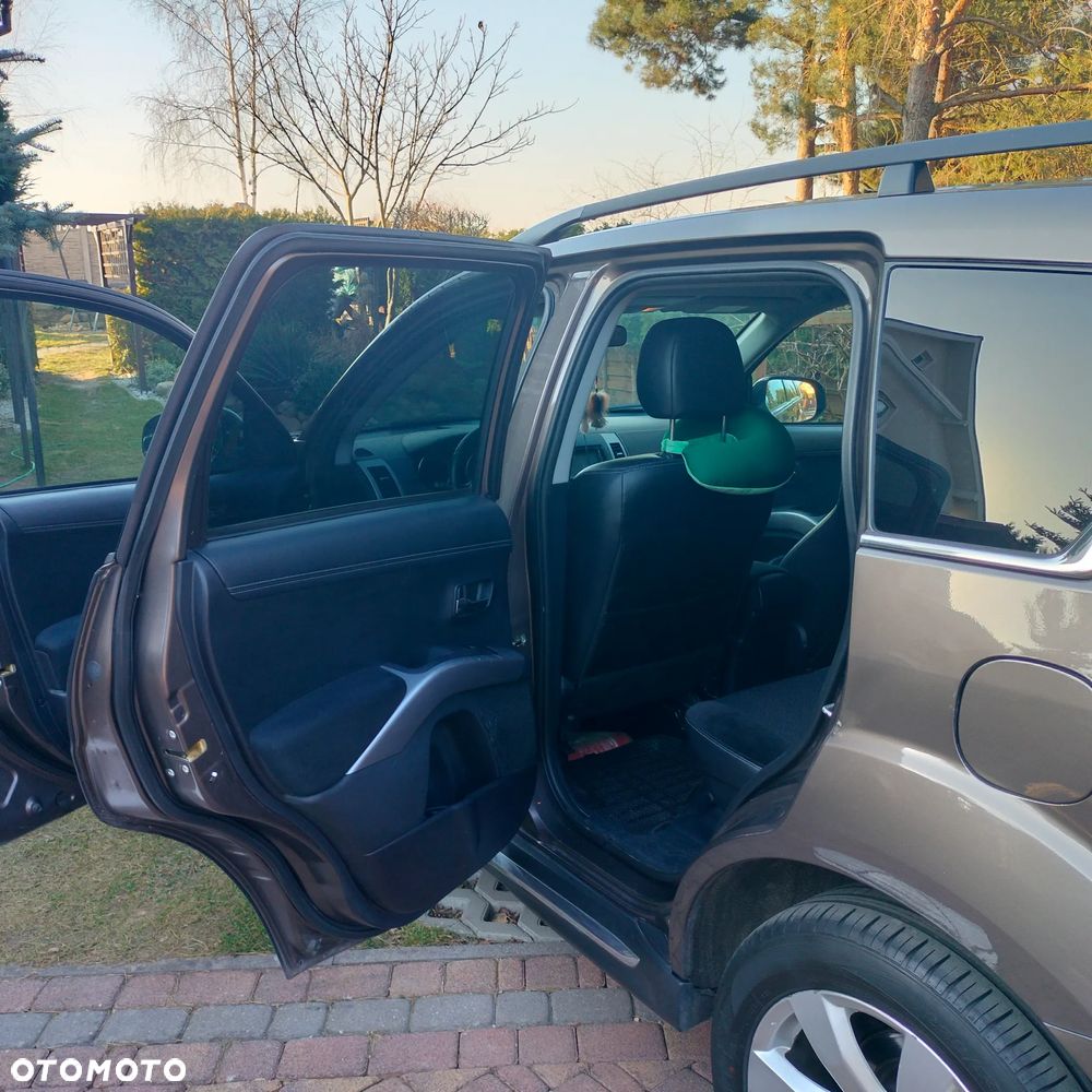 Mitsubishi Outlander - 4
