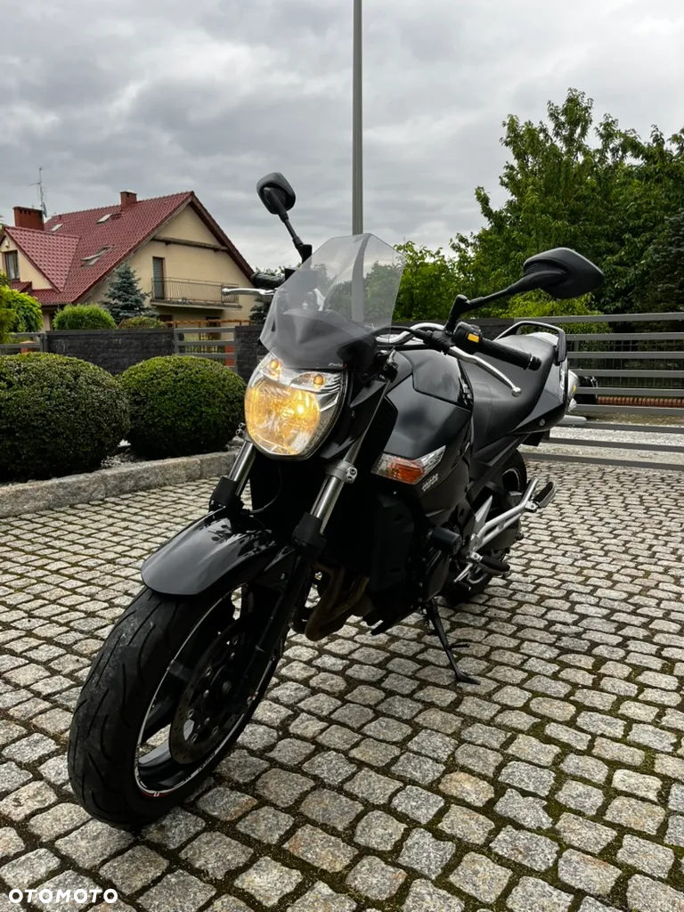 Suzuki GSR - 7