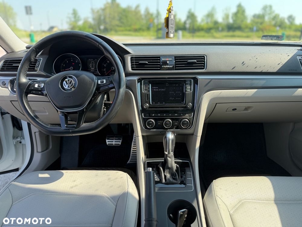 Volkswagen Passat - 12
