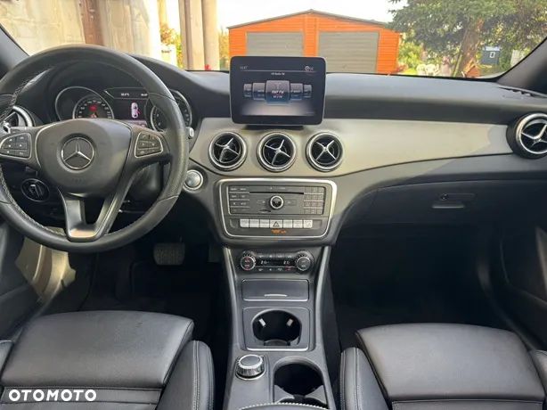 Mercedes-Benz CLA 250 4Matic 7G-DCT AMG Line - 33