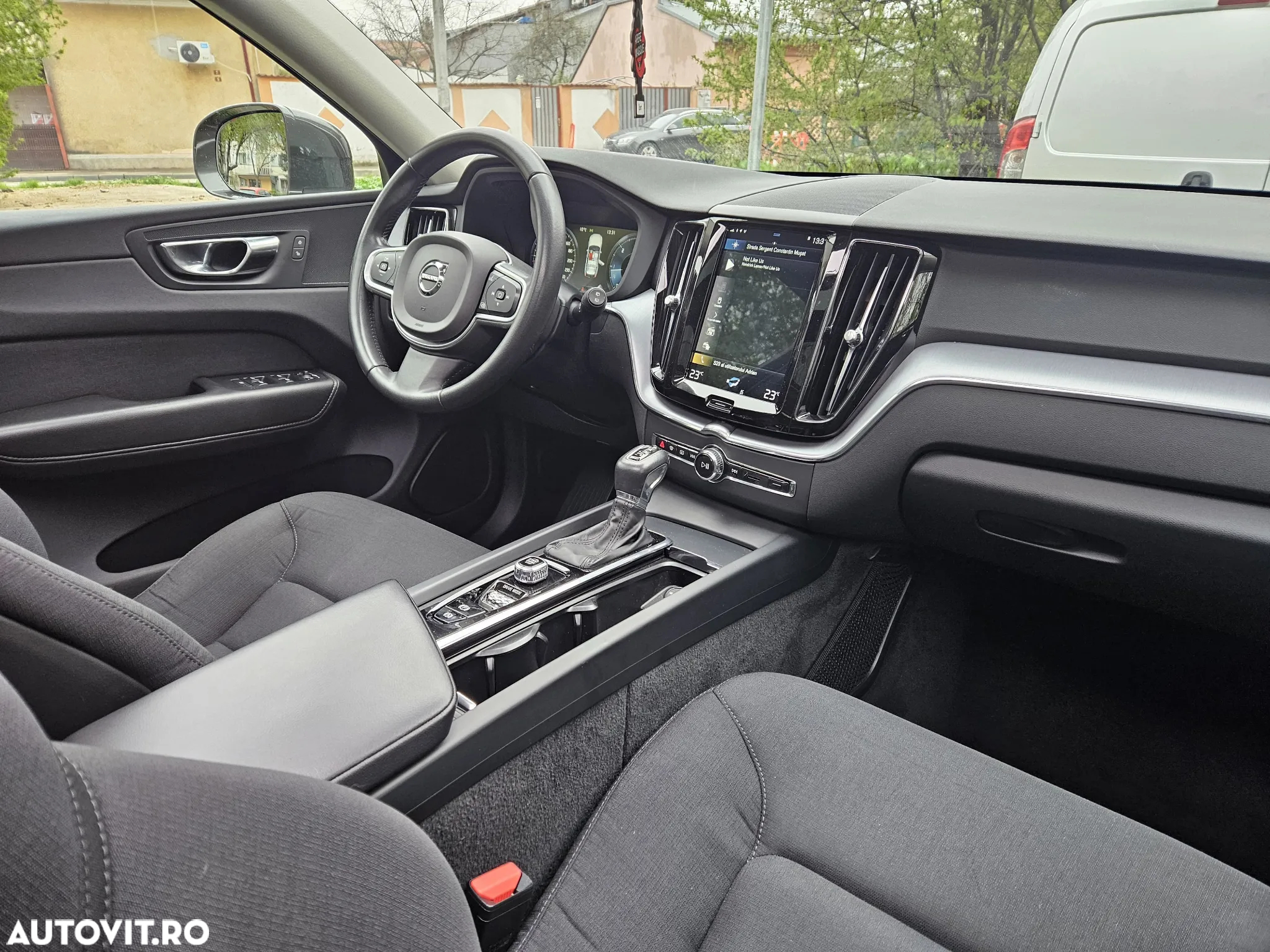 Volvo XC 60 D4 Momentum Pro - 11