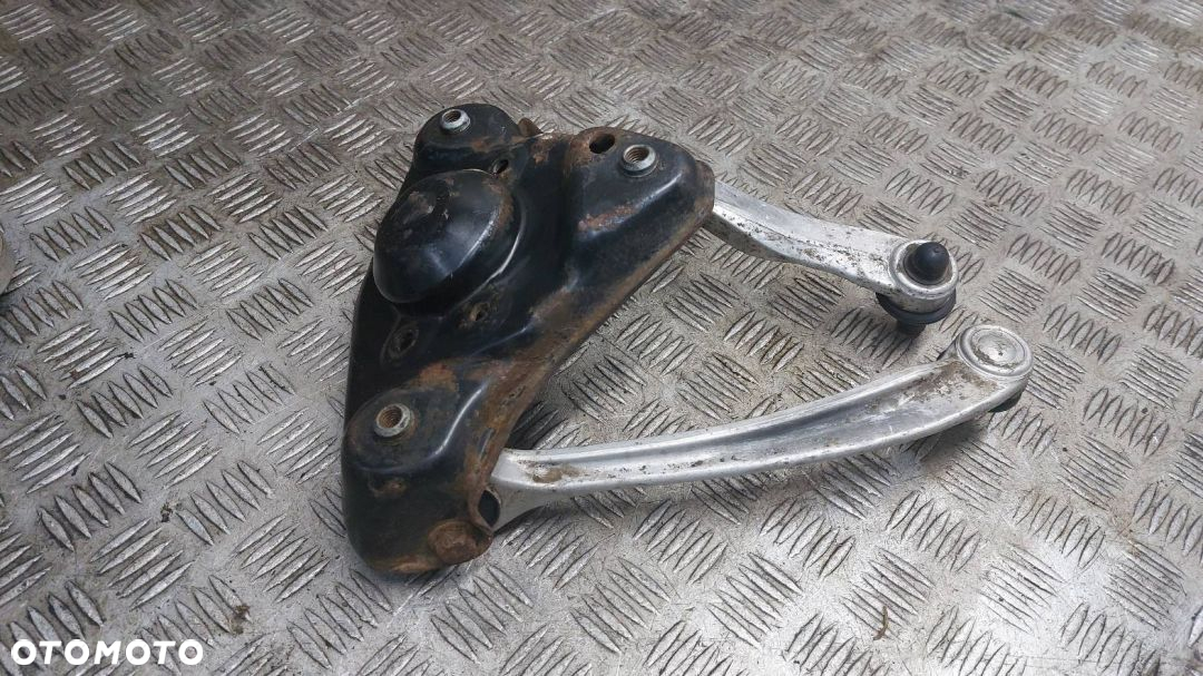WAHACZE AUDI GÓRNE PRAWE LEWE AUDI A4 B5 - 4