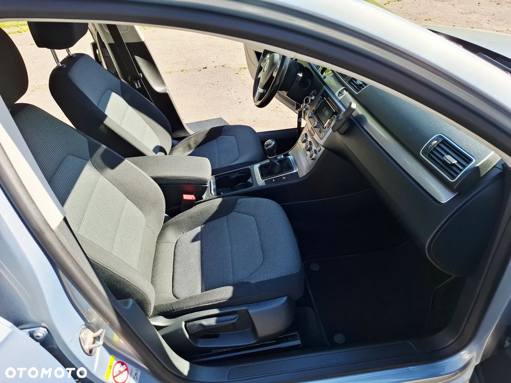 Volkswagen Passat 2.0 TDI BlueMotion Technology Comfortline - 17