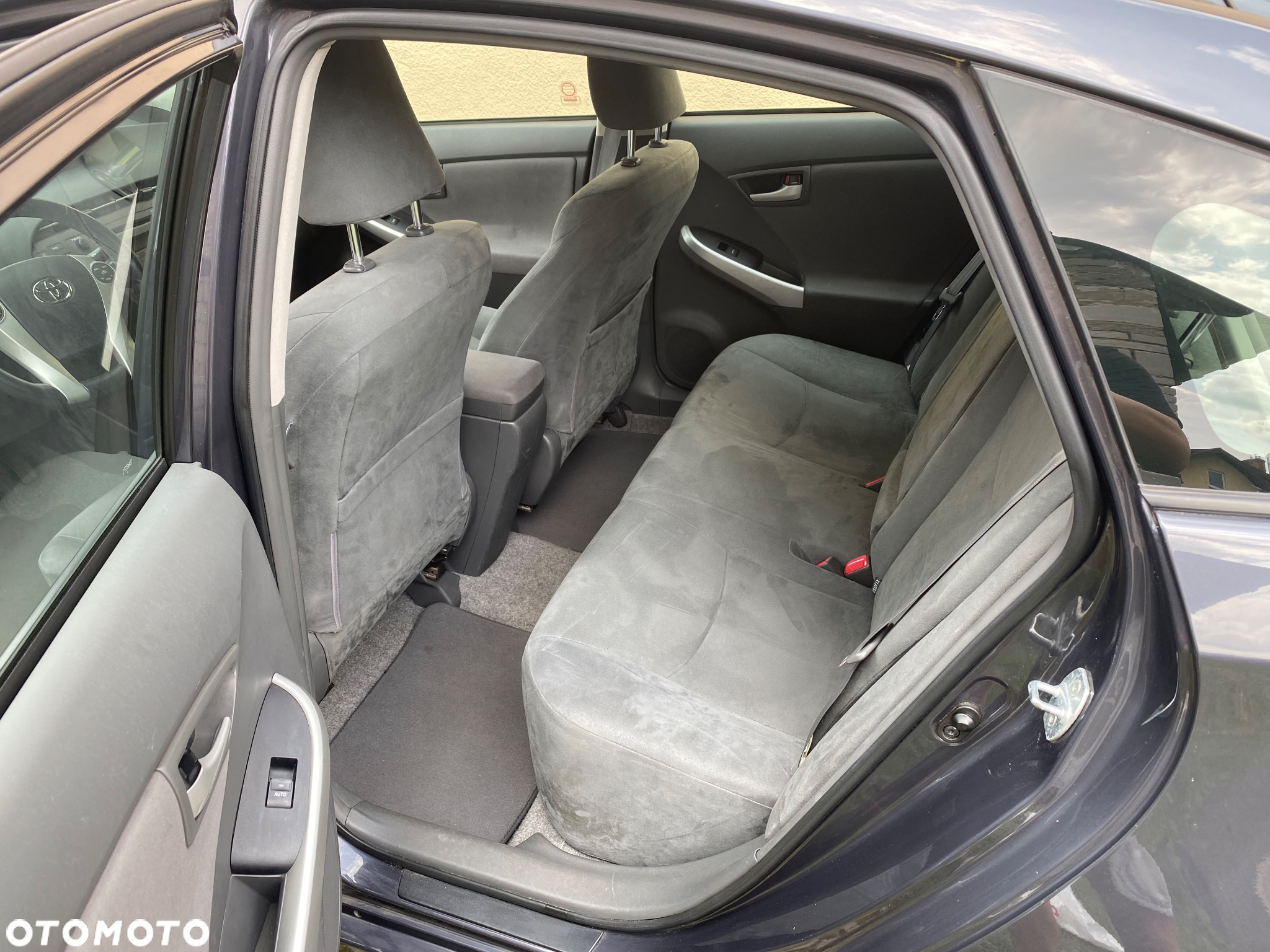 Toyota Prius (Hybrid) - 14