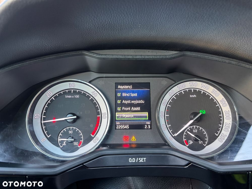 Skoda Superb 2.0 TDI SCR L&K DSG - 25