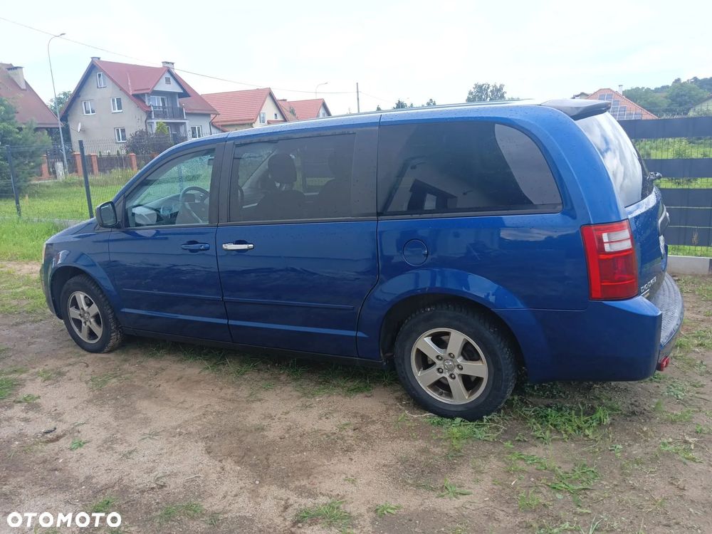Dodge Grand Caravan - 2