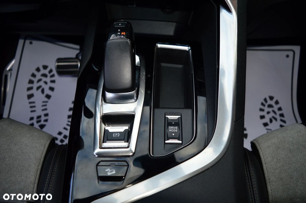 Peugeot 3008 1.6 PureTech Hybrid4 PHEV GT S&S EAT8 - 21