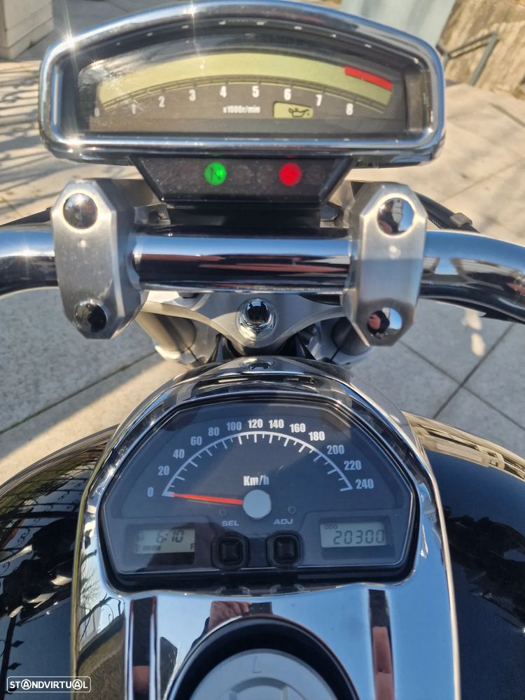 Suzuki Intruder M 1800R - 6