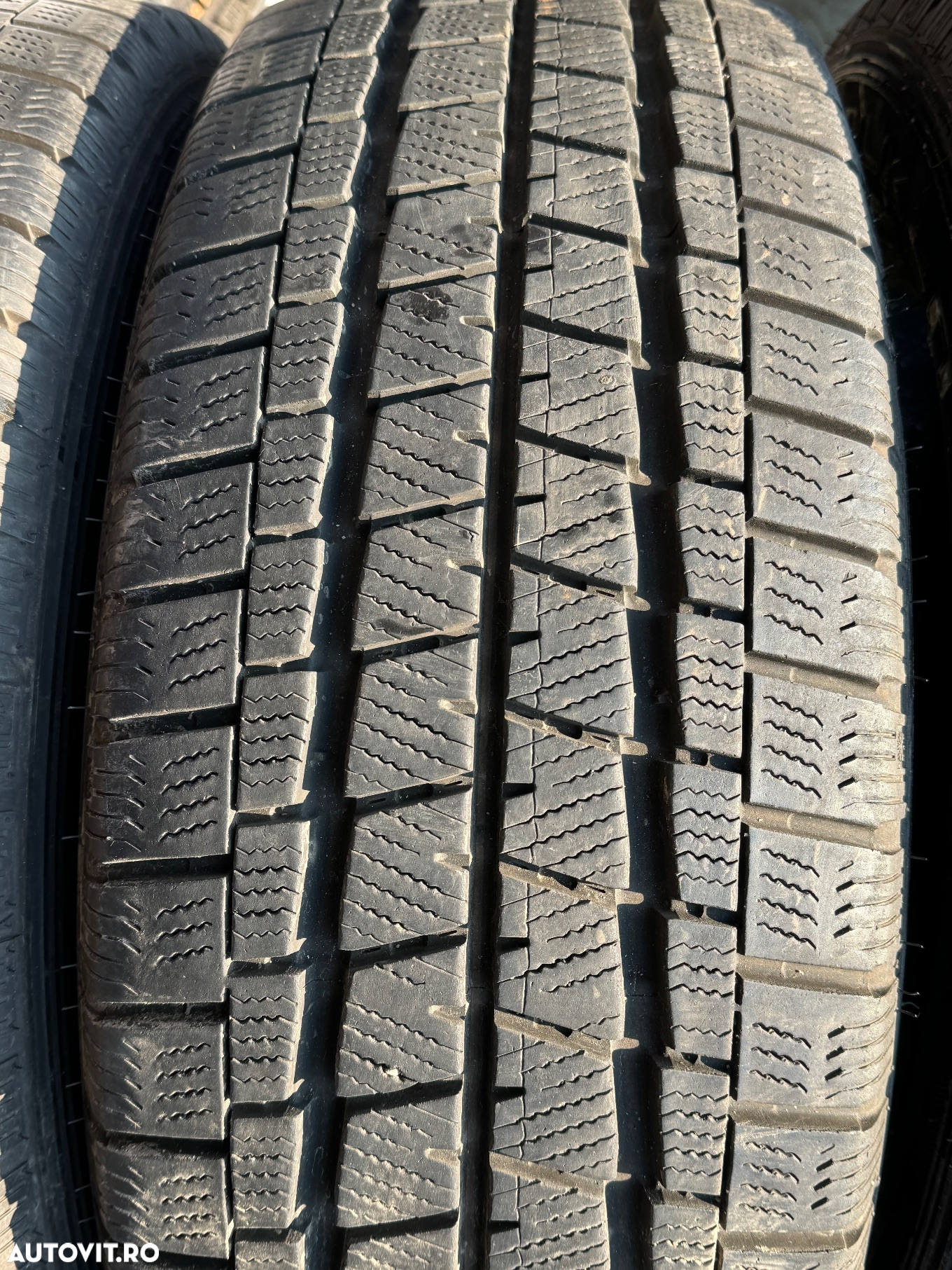Vând 4 anvelope 225/60/16c Falken de iarnă ca noi - 2